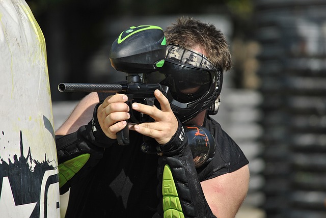 hráč paintballu